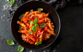 Penne com molho de tomates frescos (massa especial)