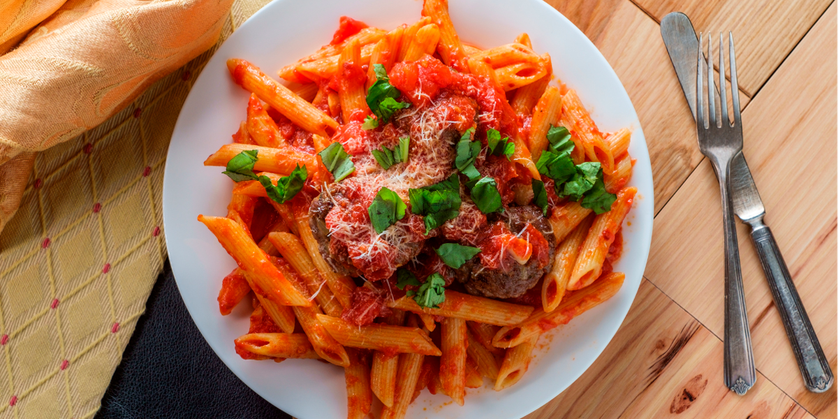 Penne com ragu de cordeiro (massa especial)