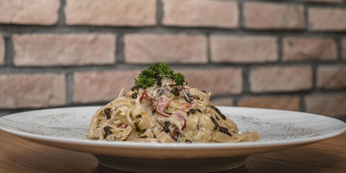 Macarrão ninho com molho gorgonzola (massa especial)