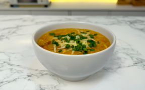 Caldo de mandioca com frango