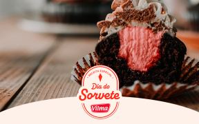 Cupcake de chocolate com recheio de sorvete