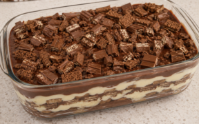 Pavê de chocolate com biscoito Maisena