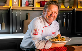 Espaguete com almôndegas de rabada e agrião – Especial 100 anos