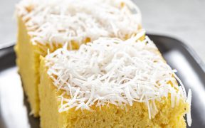 Bolo de milho com coco