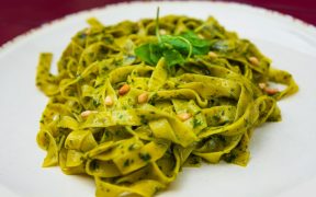 Pappardelle ao molho de espinafre (massa especial)