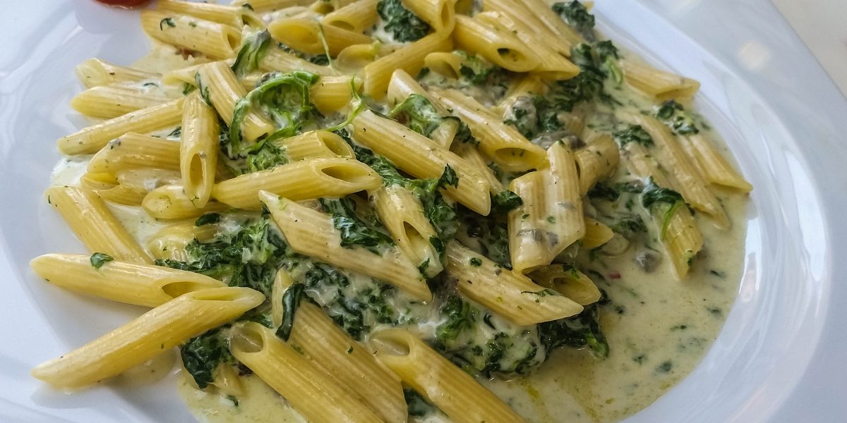Penne com molho de espinafre (massa especial)