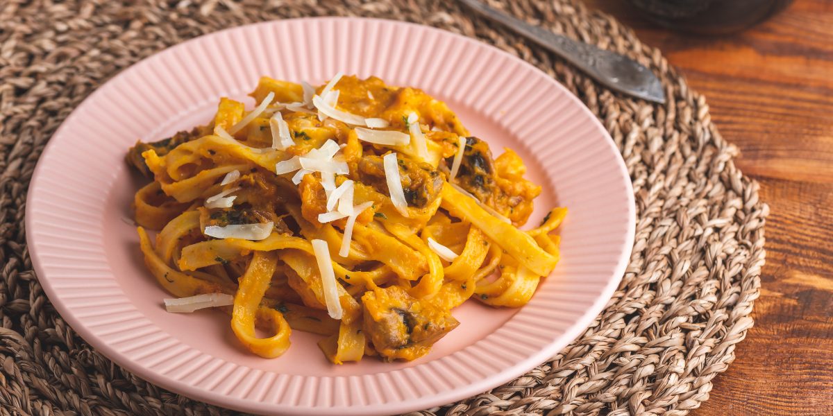 Pappardelle ao molho de abóbora (massa prática)