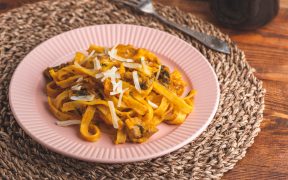 Pappardelle ao molho de abóbora (massa prática)